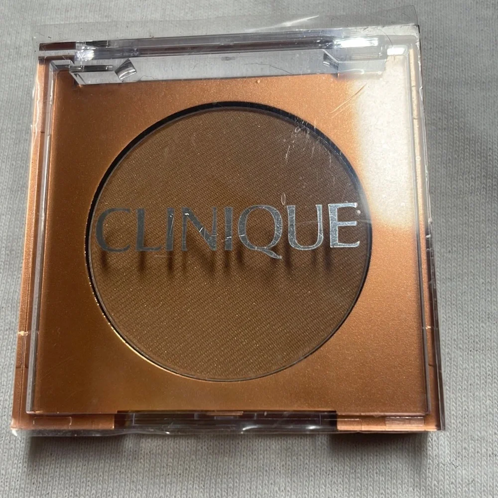 Clinique True Bronze Pressed Powder Bronzer - Picture 1 of 2